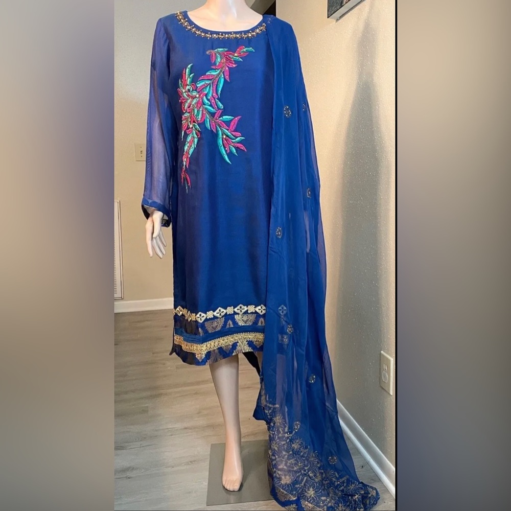 Pakistani 3 Piece Shalwar Kameez